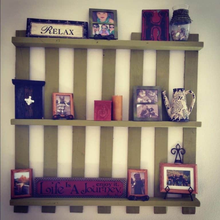 Amazing Wood Pallet Decor to Hang for UNDER $5!