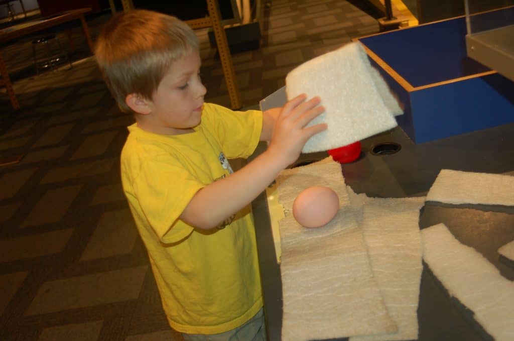 egg drop science experiment in Des Moines Iowa