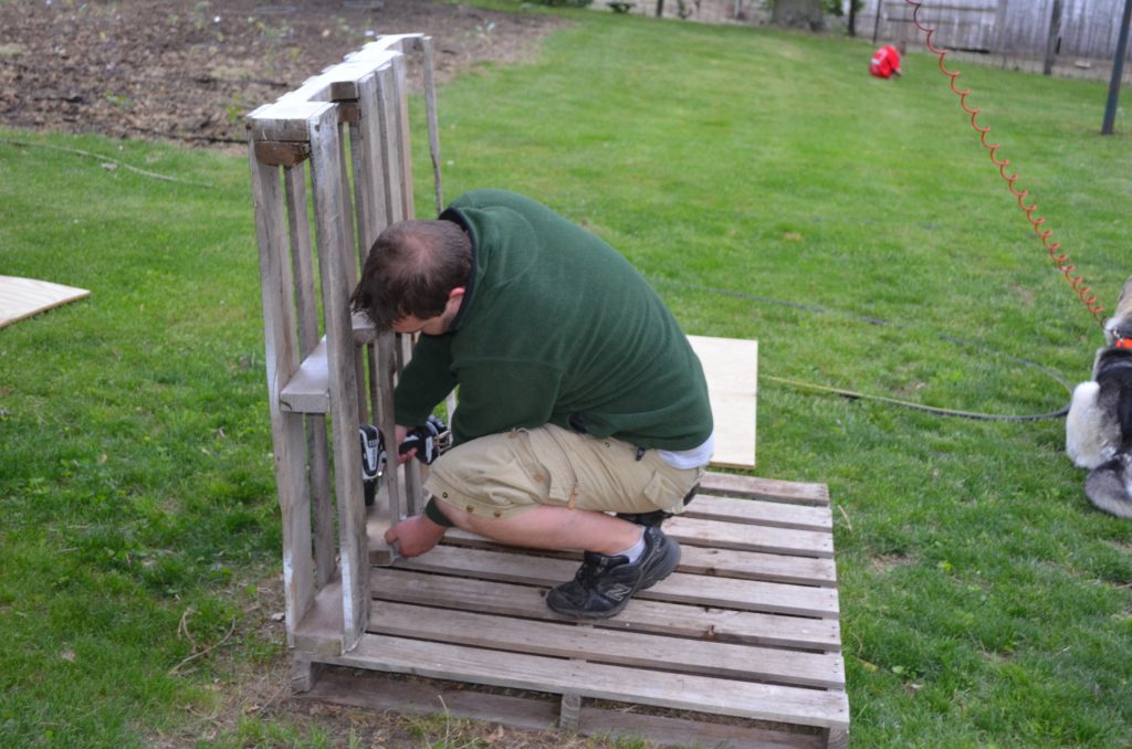 DIY Dog House Wooden Pallets