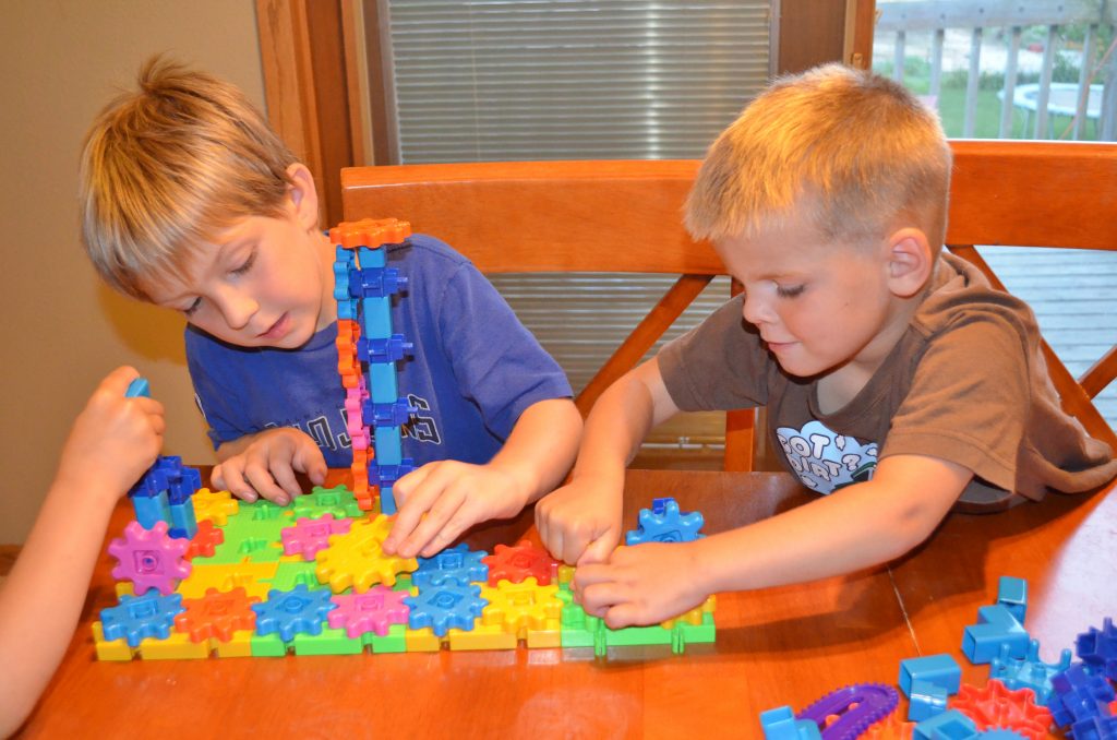 Gears! Gears! Gears! Motorized Spin & Glow Building Set Review