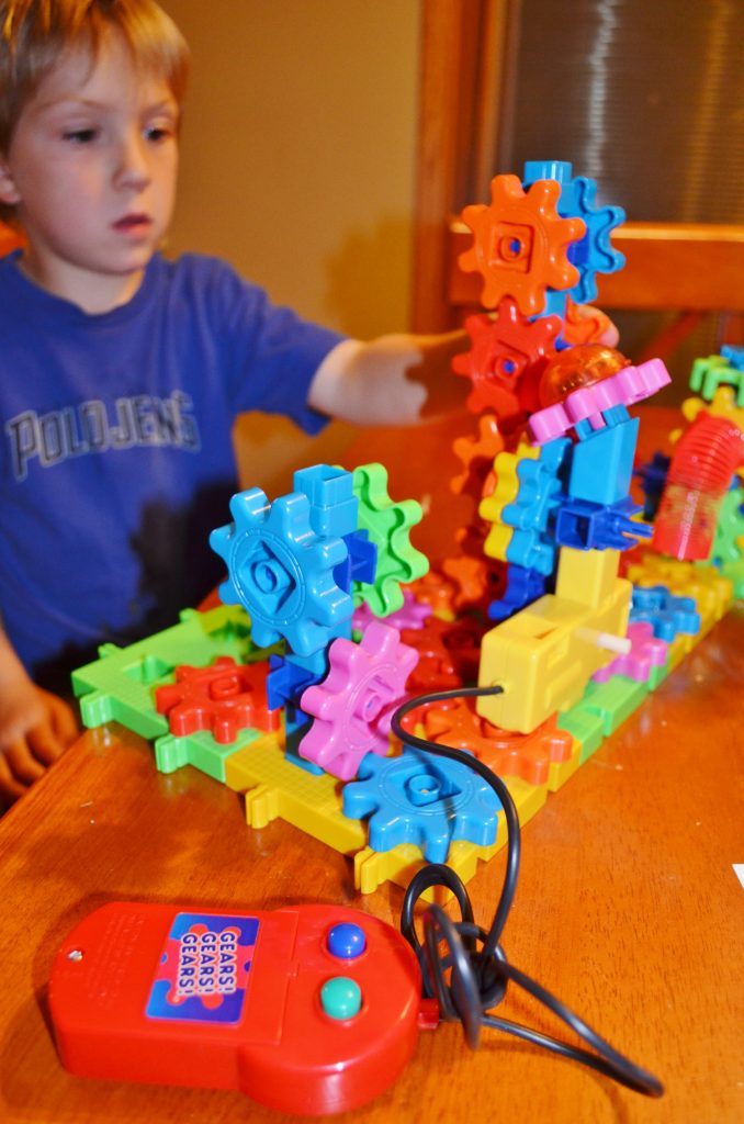 Gears! Gears! Gears! Motorized Spin & Glow Building Set Review