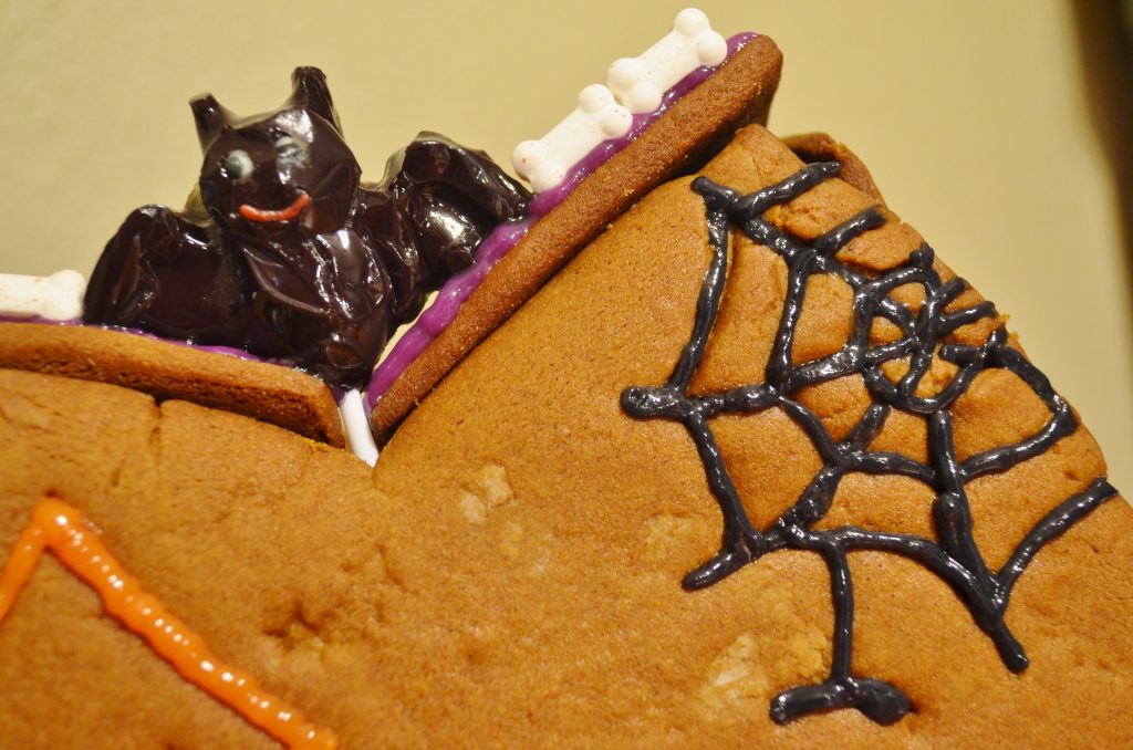 spooky gingerbread house cookie