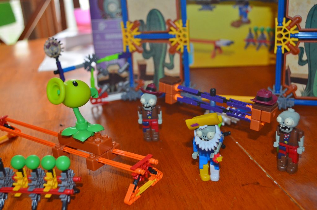 K'NEX Plants vs Zombies set