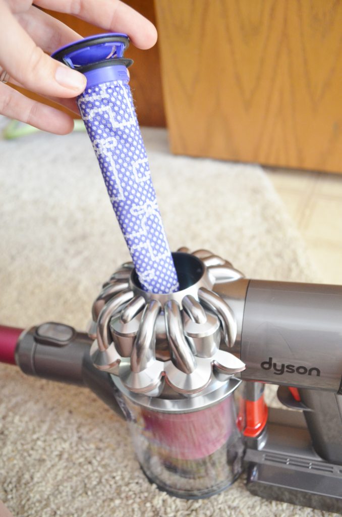 dyson cordless bagless vacuum