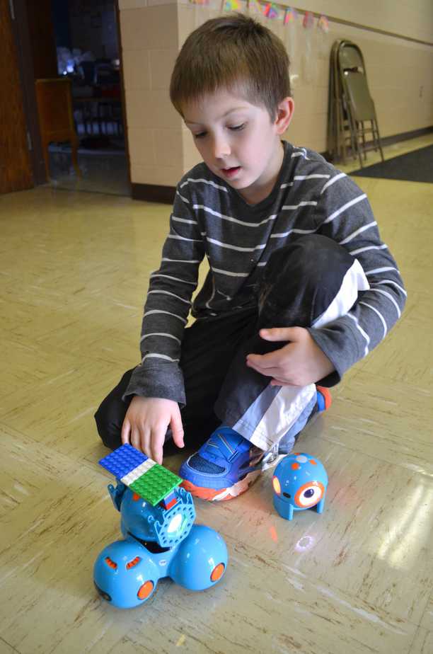 Dash and Dot Robots: Blockly with 1st Graders - The Digital Scoop