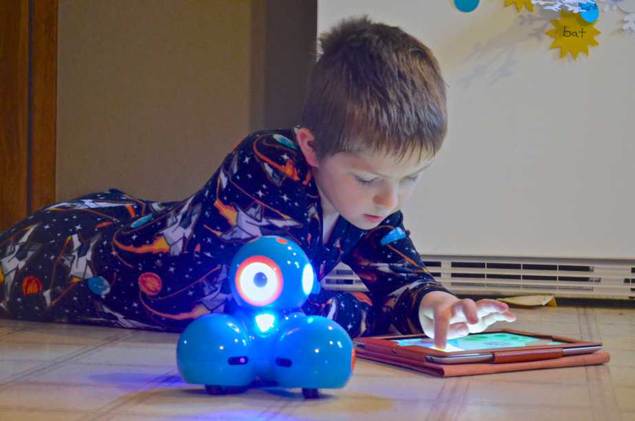 Dash & Dot: Robots helping kids learn to code 