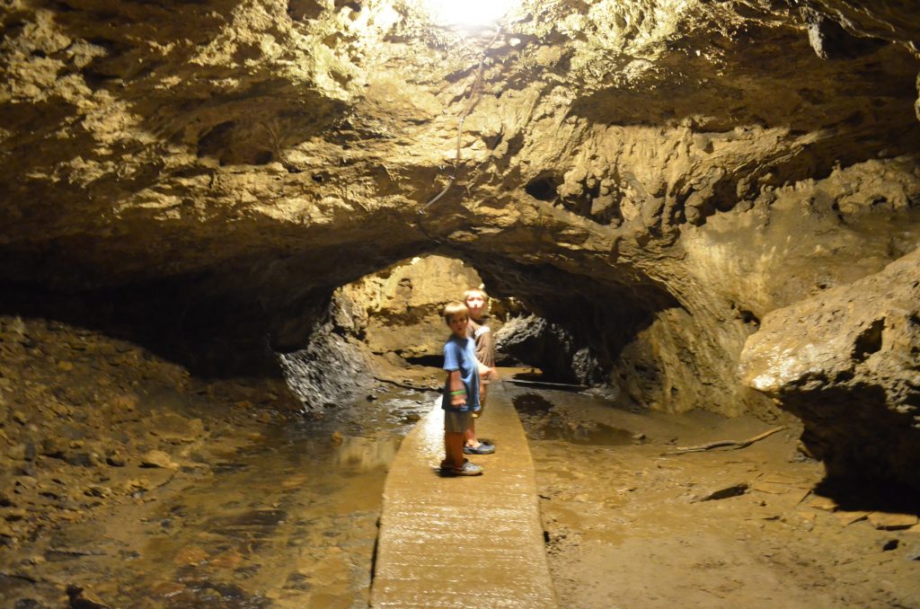 kids in a cave in Maquoketa State Park