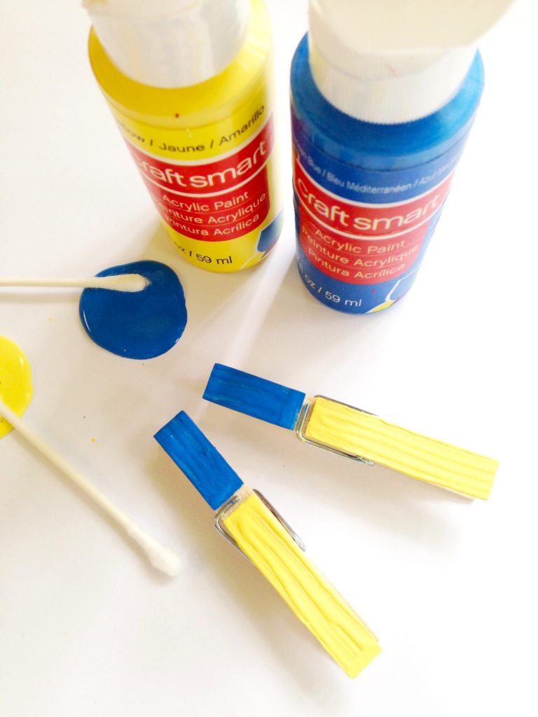 DIY Minions Clothespins craft