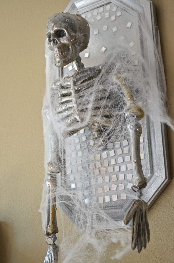 DIY Skeleton Frame Halloween Wall Decor Tutorial