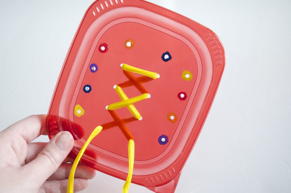 Fine Motor Skills, Color & Math Activity Travel Tub with FREE printable math flashcards 