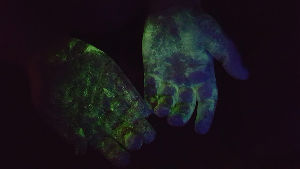 Steve Spangler Science Club glowing hands