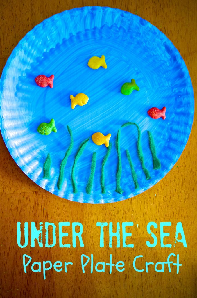 ocean under the sea paper plate with fish