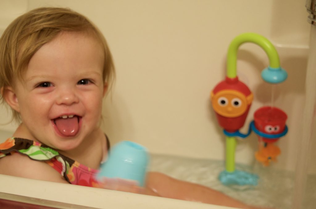 Yookidoo Flow N Fill Spout Water Bath Toy for Kids
