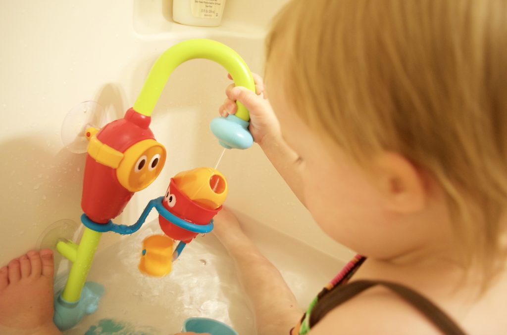 Yookidoo Flow N Fill Spout Water Bath Toy for Kids