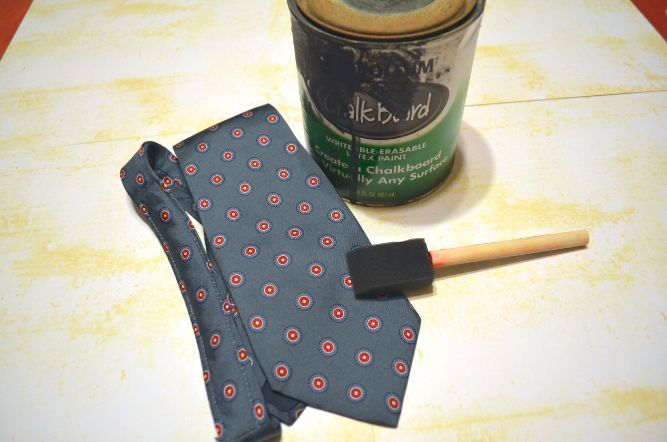 DIY Father's Day Chalkboard Tie Gift