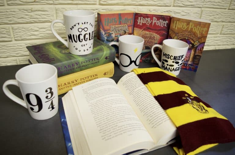 How to Make DIY Harry Potter Coffee Mugs Tutorial
