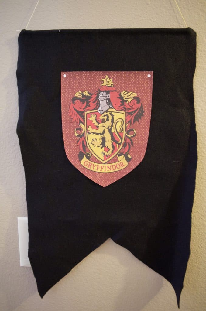 DIY Hogwarts Banner - Gryffindor