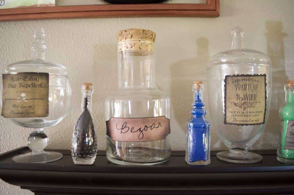 Easy Potion Bottles for Halloween & Harry Potter Decor