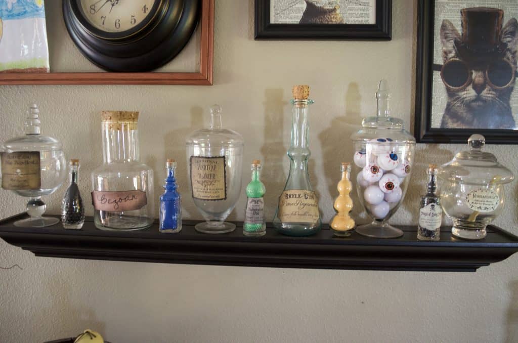 Easy Potion Bottles for Halloween & Harry Potter Decor