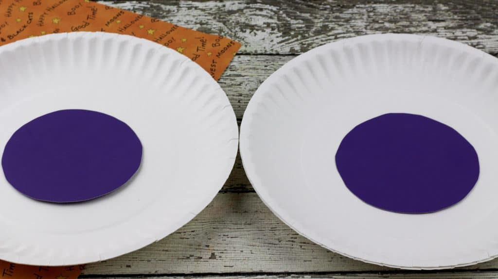 Easy Monster Eyes Paper Plate Craft Glue on Plate