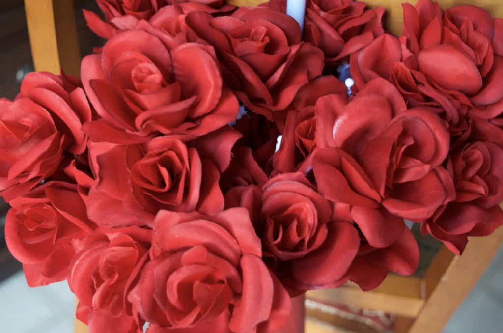 DIY Romantic Valentine's Day Roses in Umbrella Door Hanger