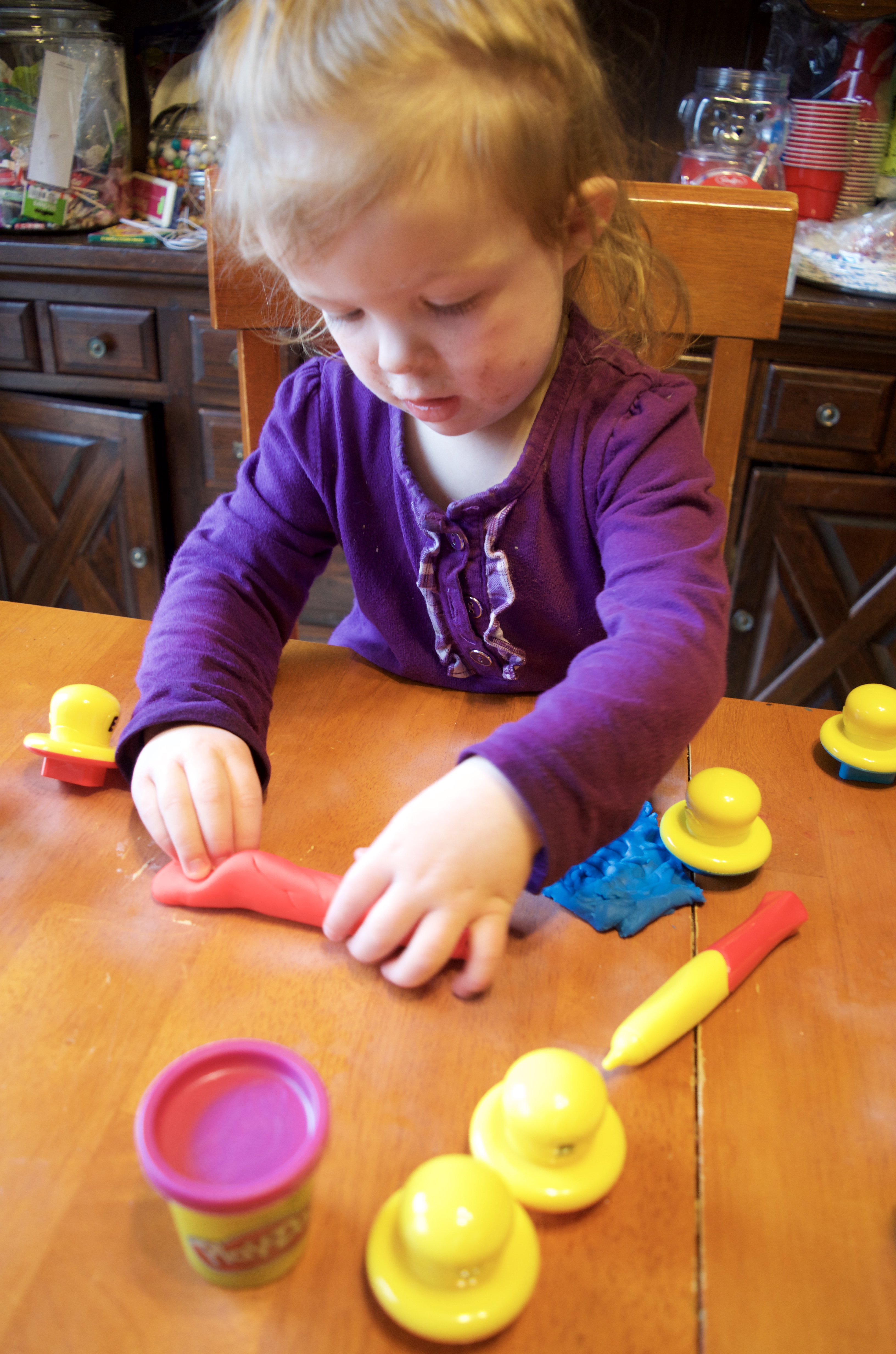 PLAY-DOH Shape and Learn Letters and Language Set for Kids