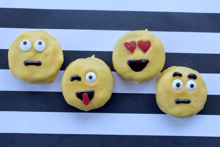 Emoji Movie Cookie Recipe Tutorial + Emoji Fidget Spinner List