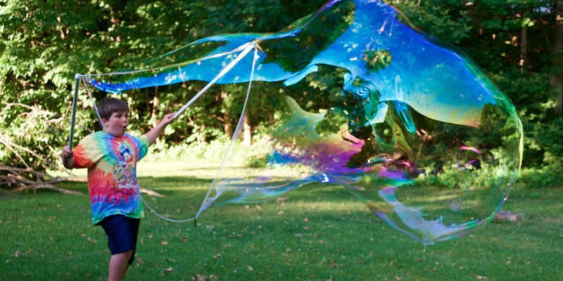 DIY GIANT Bubbles Recipe + Bubble Crafts for ALL Ages
