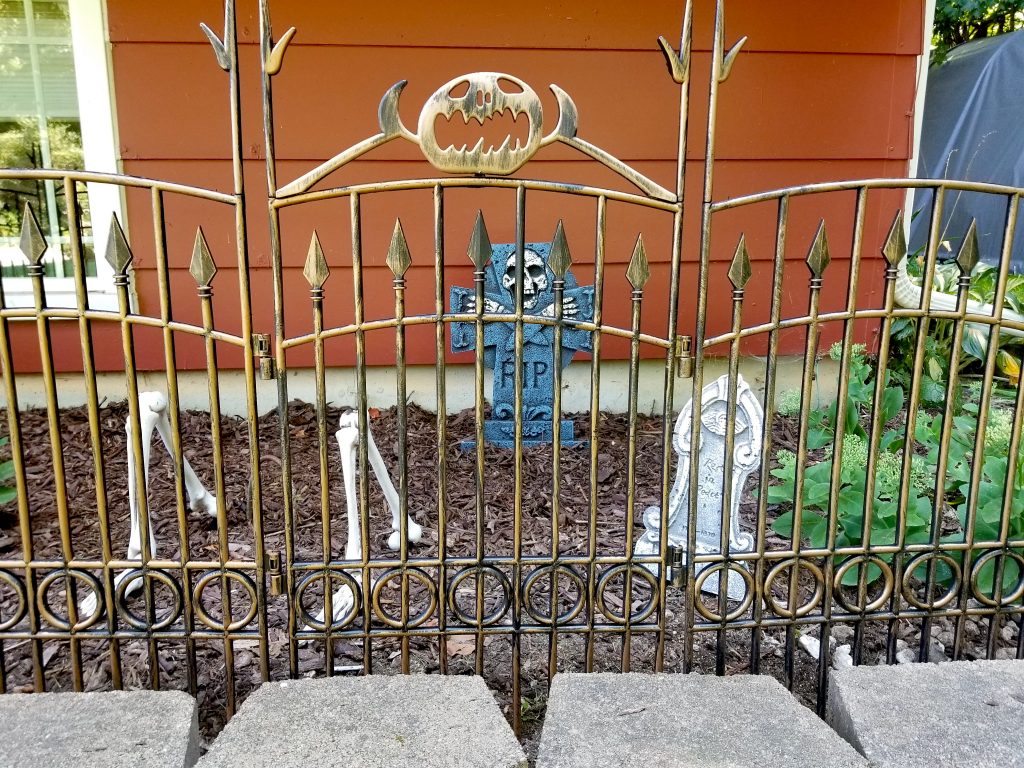 Simple Tips to Maximize Your Spooky Halloween Yard & Porch