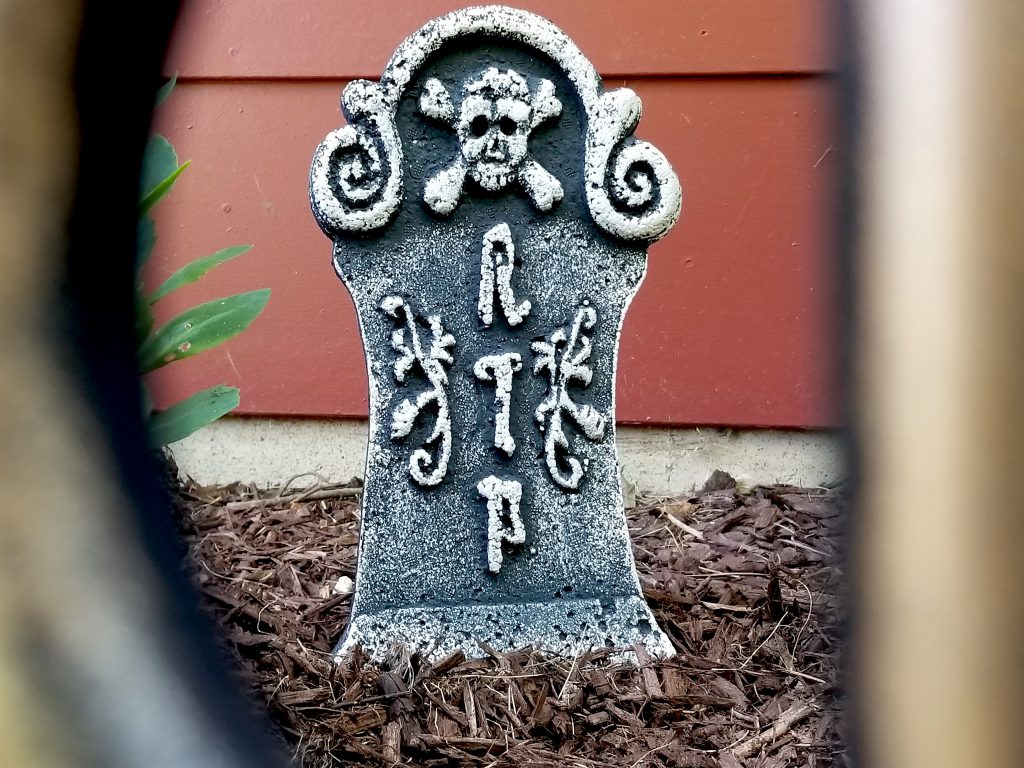 Simple Tips to Maximize Your Spooky Halloween Yard & Porch