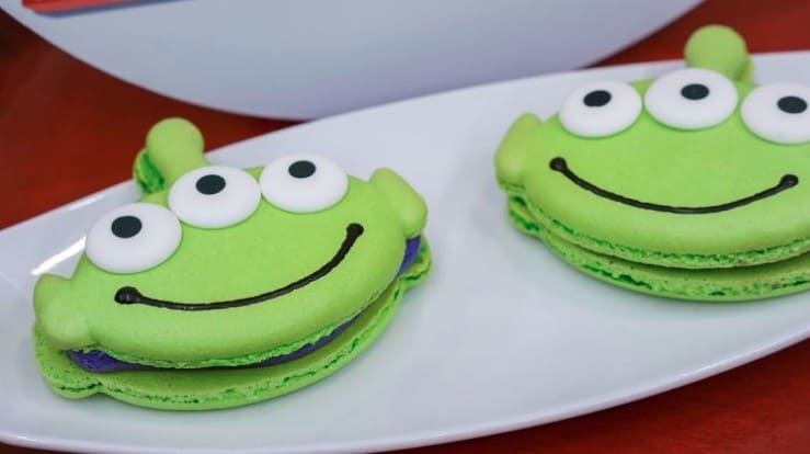 Toy Story green alien macaroon