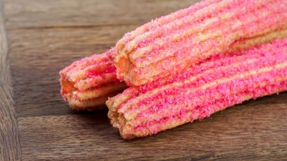 strawberry churro dessert at disney