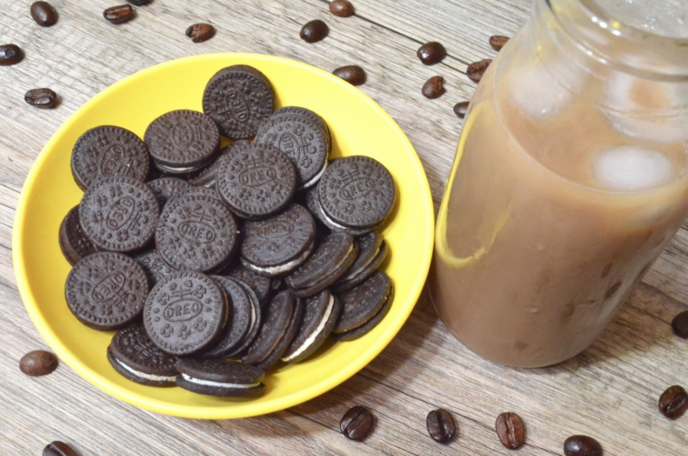 plate of OREO Thins Bites Cookies + Iced Coffee