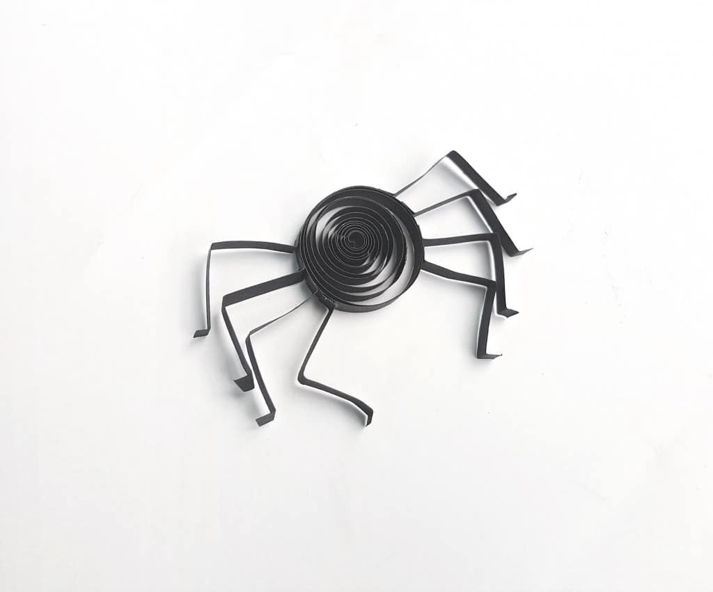 materials for paper quilling a spider