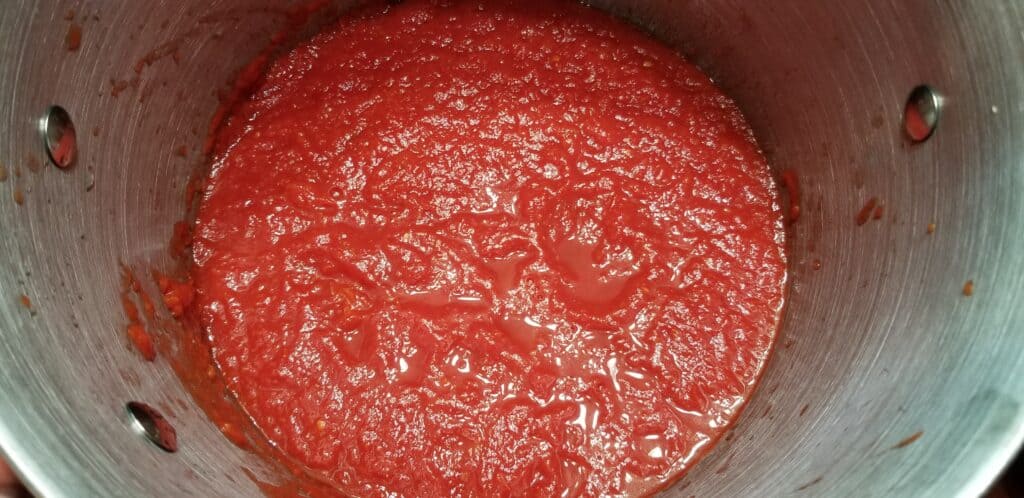 spaghetti sauce in metal pot