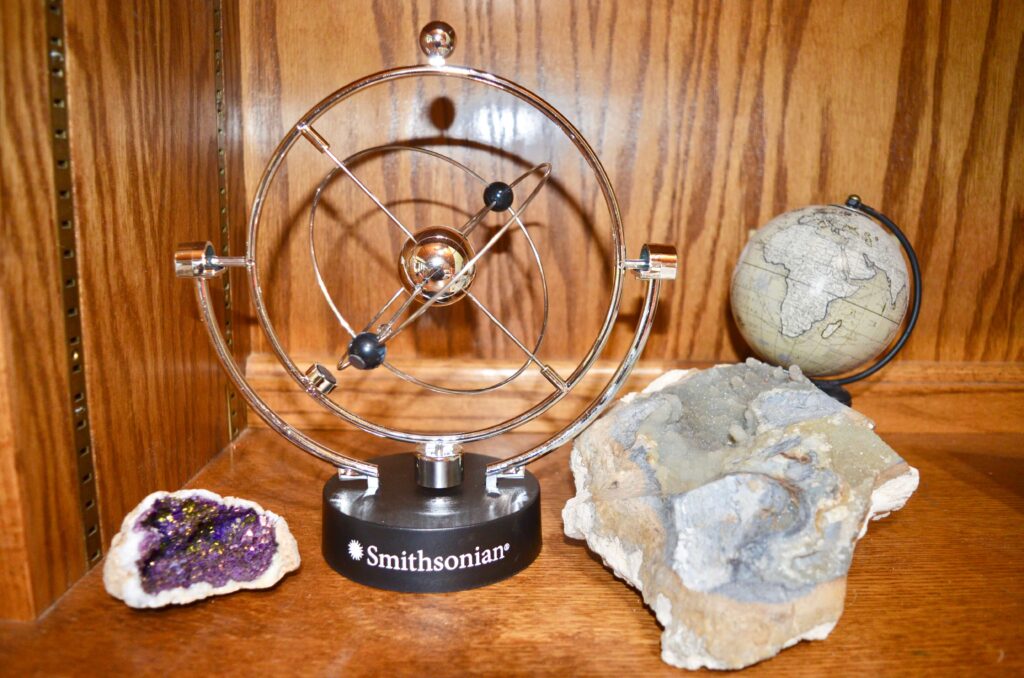 perpetual motion and geode rocks