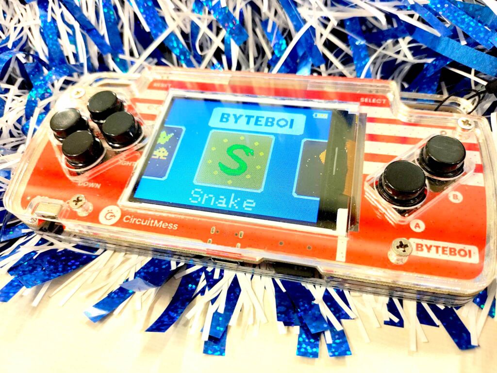 Snake Game on Handheld Gaming Console -ByteBoi Review by CircuitMess